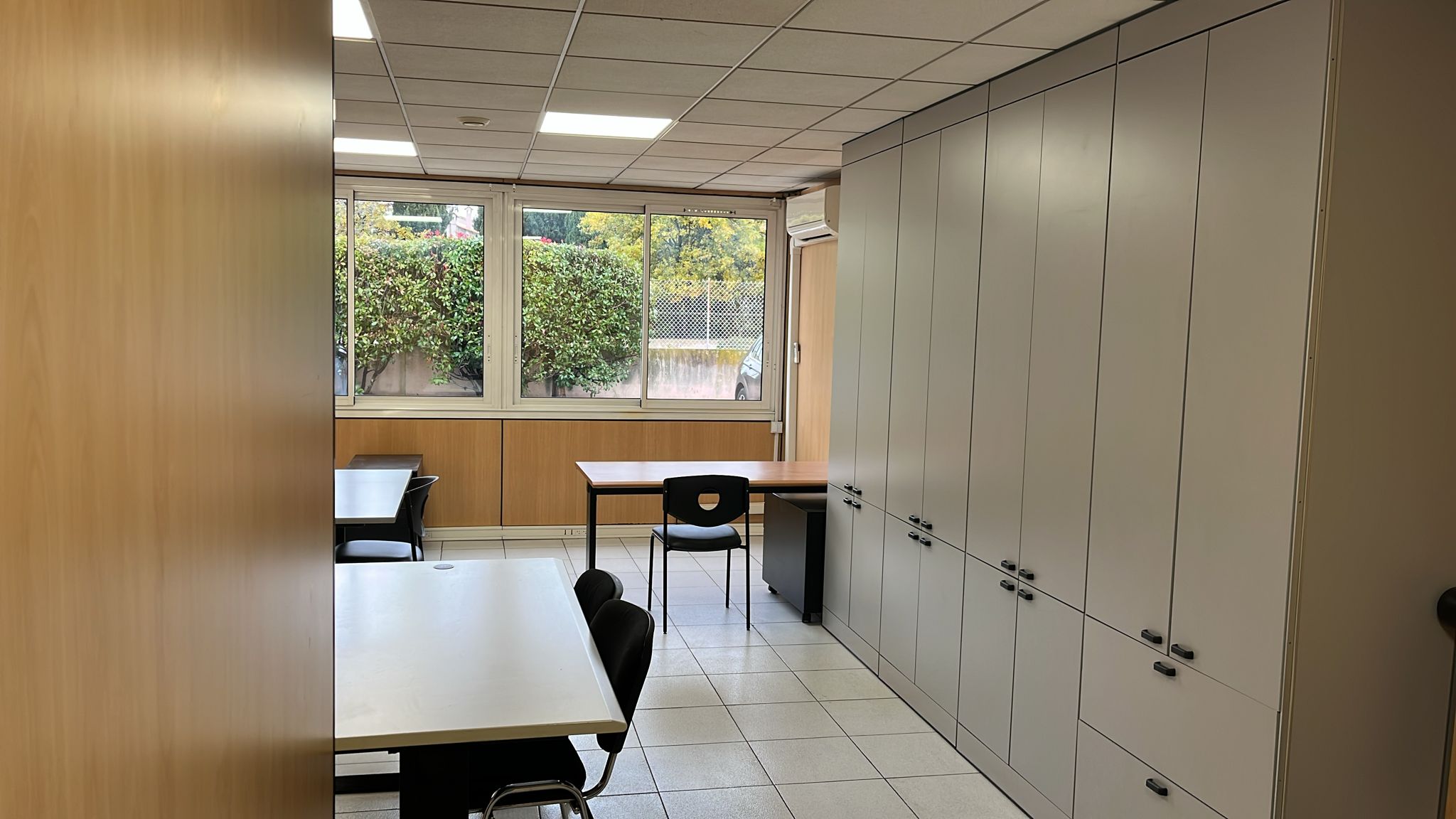 Bureau de 30 m2 meublé
